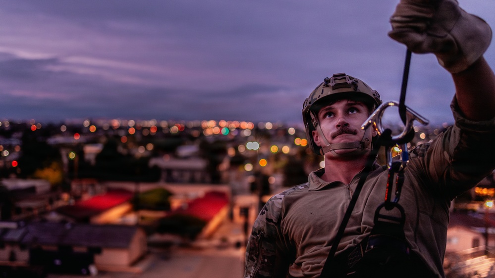 EODTEU-1 Conducts Helicopter Rope Suspension Technique Training