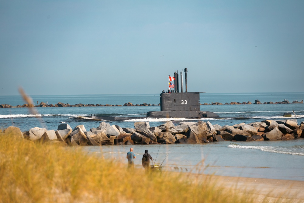 BAP Pisagua (SS-33) Pulls into Naval Station Mayport
