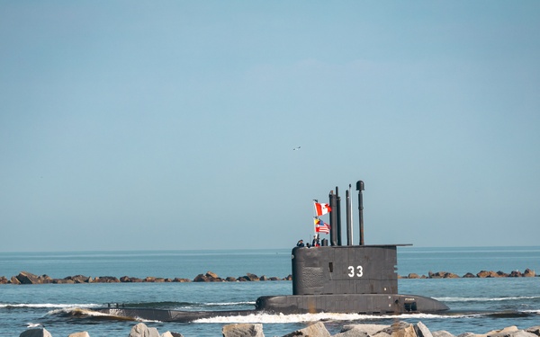 BAP Pisagua (SS-33) Pulls into Naval Station Mayport