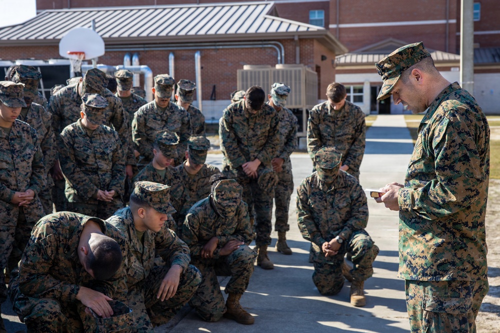 II MEF Thanksgiving barracks potluck