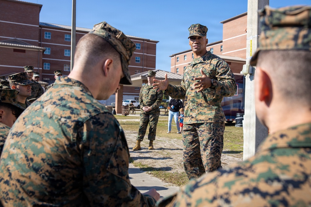 II MEF Thanksgiving barracks potluck