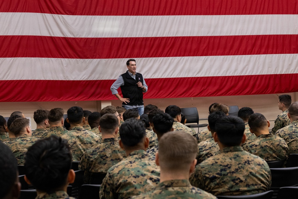 Rob Riggle Visits Camp Pendleton