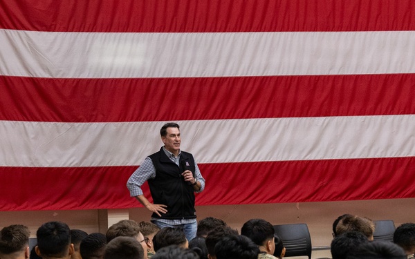 Rob Riggle Visits Camp Pendleton