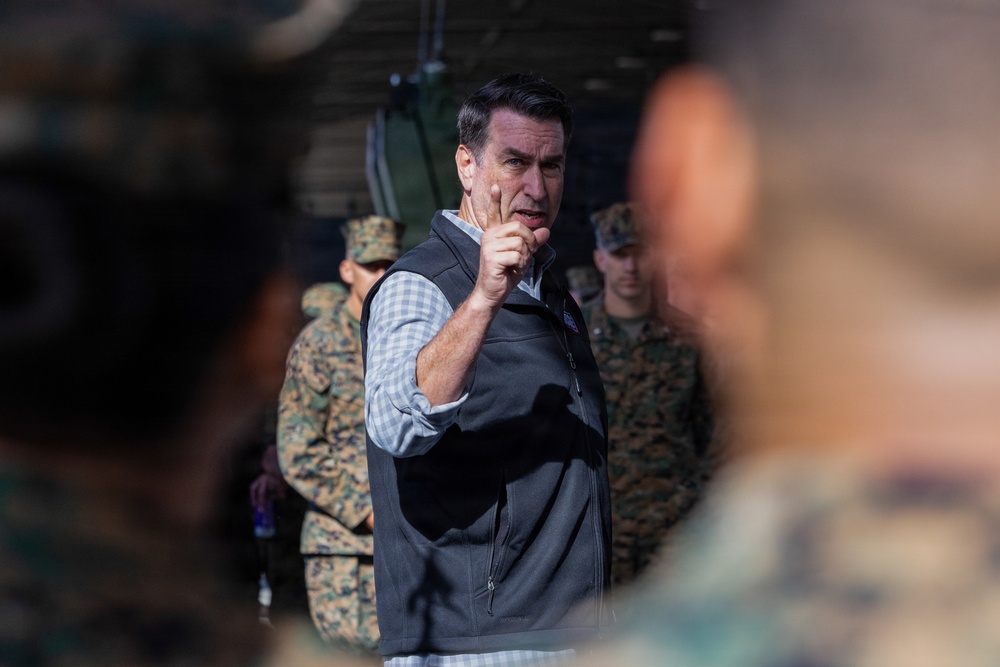 Rob Riggle Visits Camp Pendleton