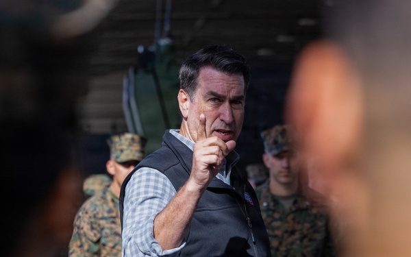 Rob Riggle Visits Camp Pendleton