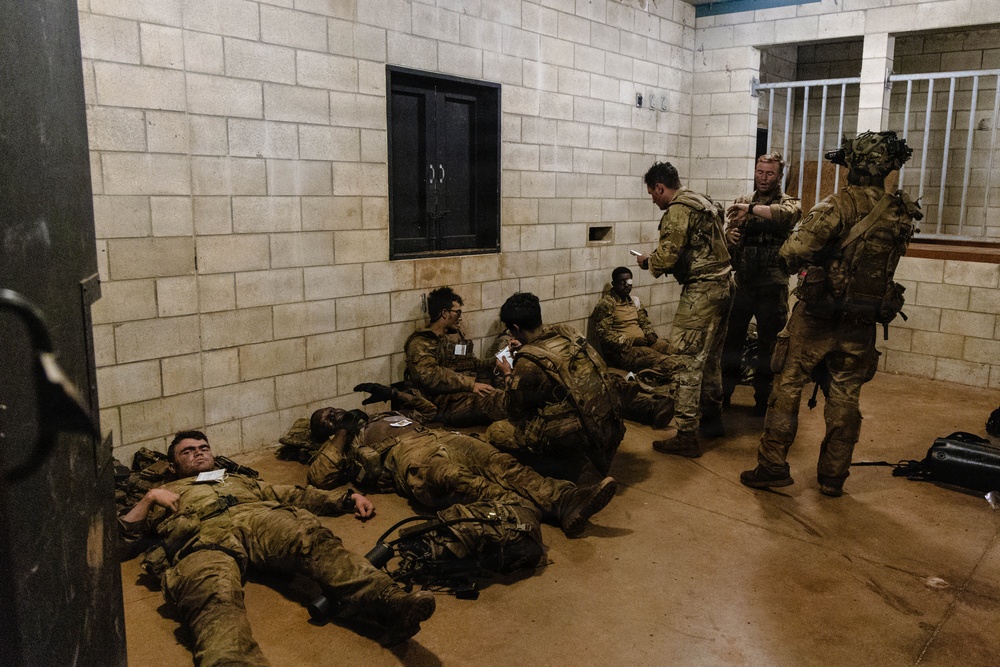 Field medics render aid to Soilders