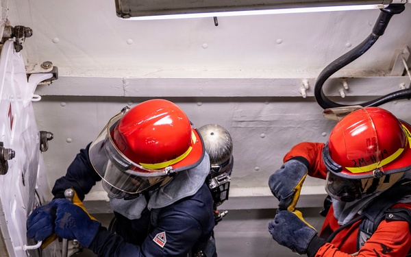 USS Iwo Jima Conducts Damage Control Training