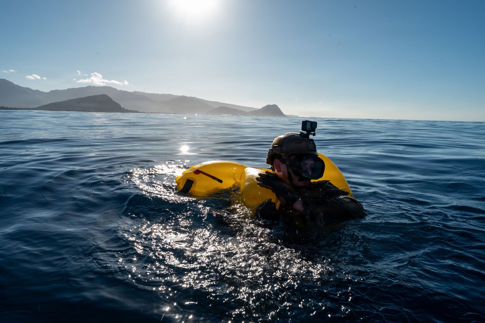 15th Wing Conducts Joint Personnel Rescue Training with U.S. Navy