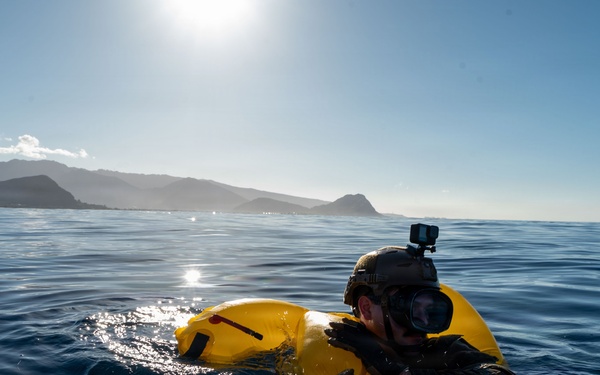 15th Wing Conducts Joint Personnel Rescue Training with U.S. Navy