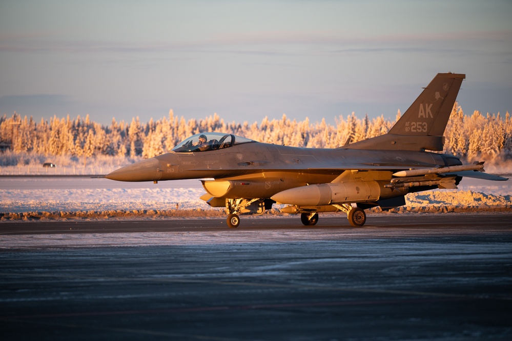 Eielson bolsters airpower readiness during Arctic Gold 26-1