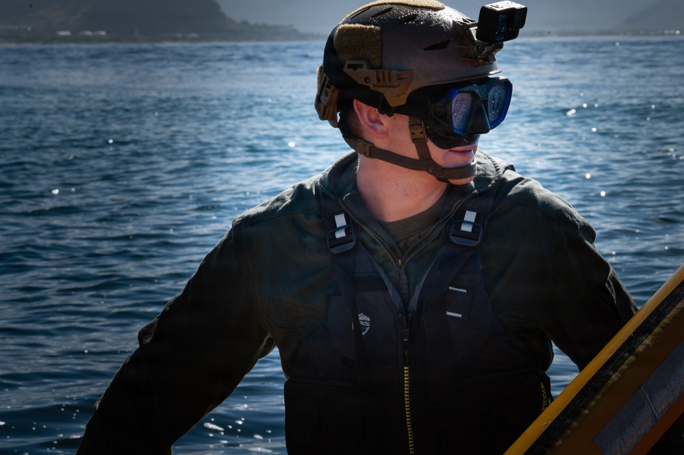 15th Wing Conducts Joint Personnel Rescue Training with U.S. Navy