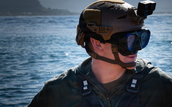 15th Wing Conducts Joint Personnel Rescue Training with U.S. Navy