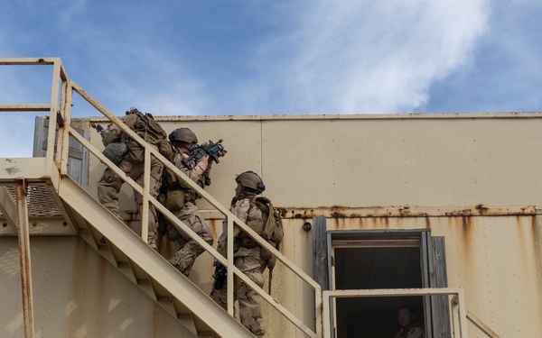 V1/1 Marines complete Vertical Assault Course