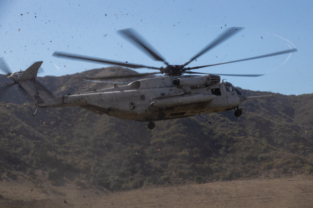 V1/1 Marines complete Verticle Assault Course