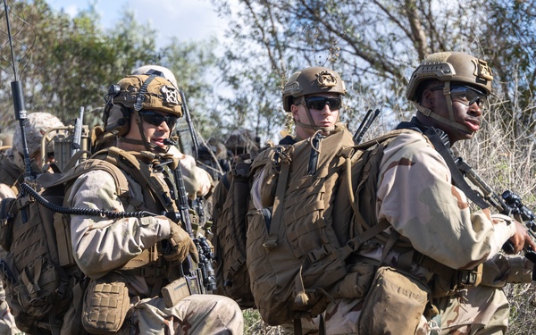 V1/1 Marines complete Verticle Assault Course