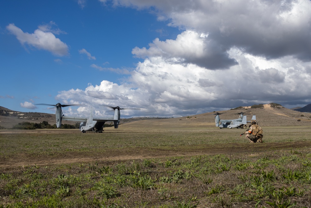 V1/1 Marines complete Verticle Assault Course