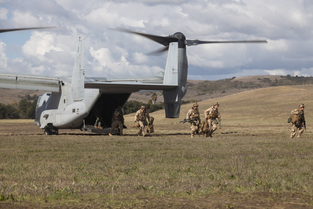 V1/1 Marines complete Verticle Assault Course