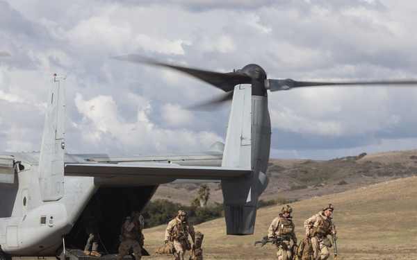 V1/1 Marines complete Verticle Assault Course