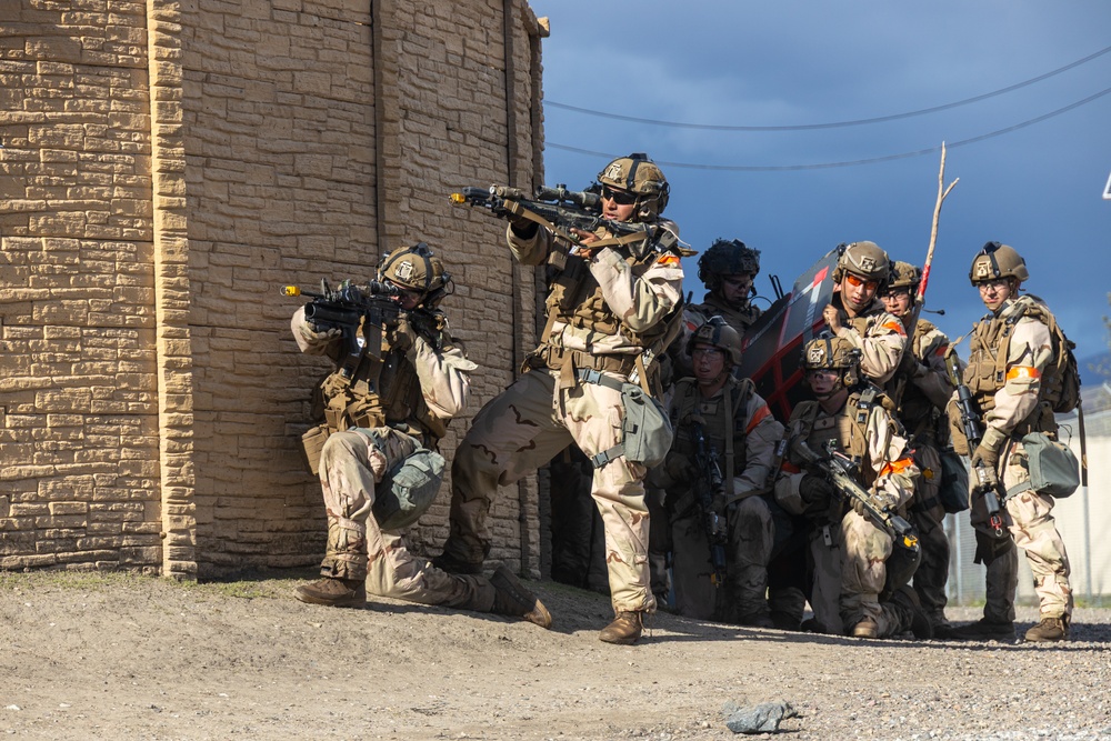 V1/1 Marines complete Verticle Assault Course