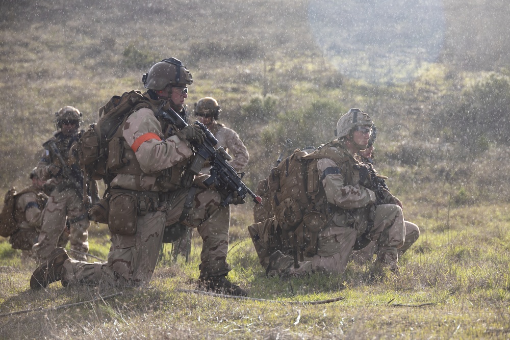 V1/1 Marines complete Verticle Assault Course