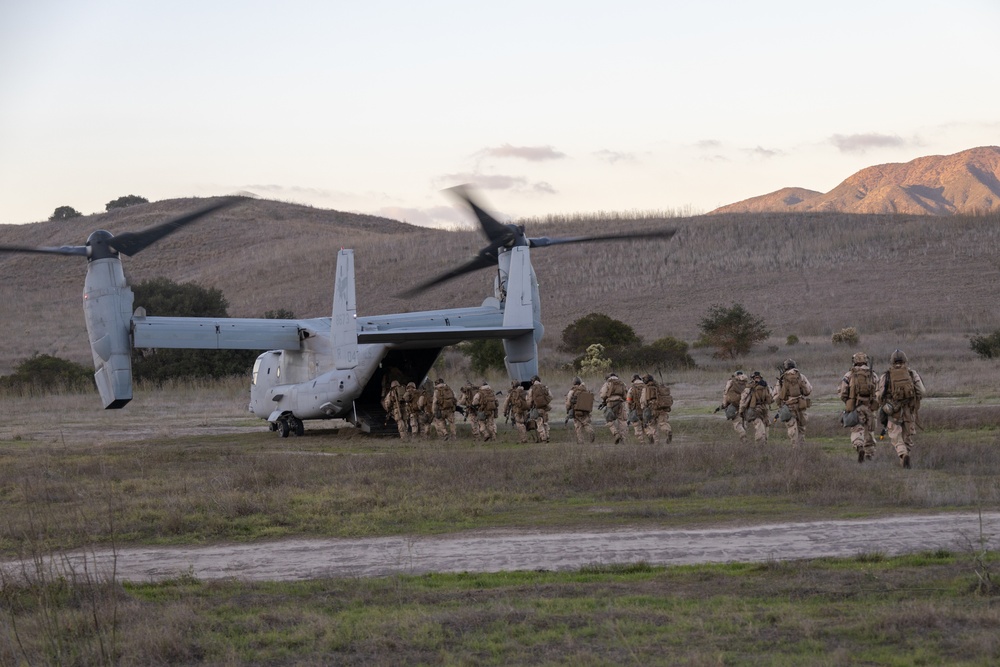 V1/1 Marines complete Verticle Assault Course