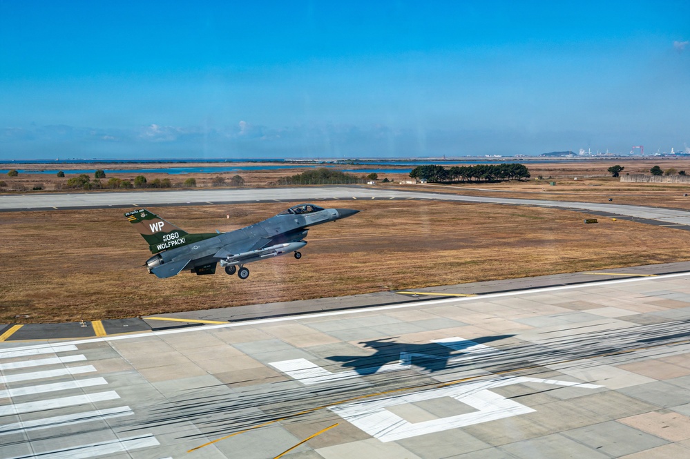 Pantons depart Kunsan for Super Squadron Phase 2