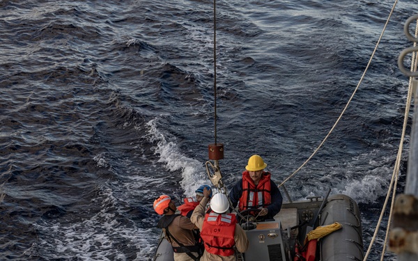 USS Mahan Conducts Small Boat Operations