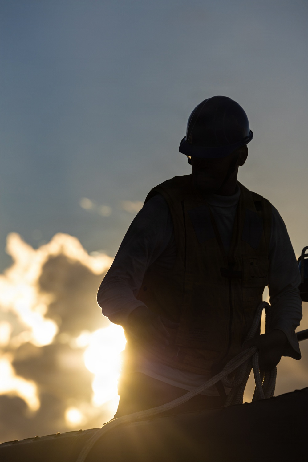USS Mahan Conducts Small Boat Operations