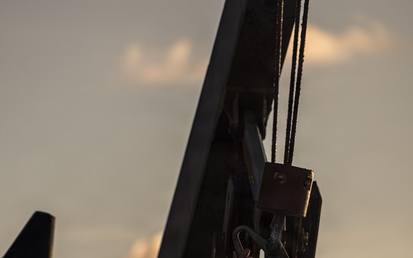 USS Mahan Conducts Small Boat Operations