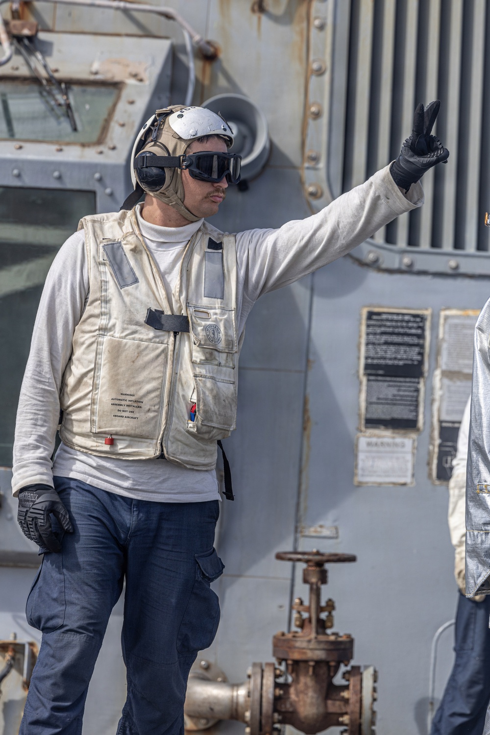 USS Mahan Conducts Aviation Fire Fighting Drill