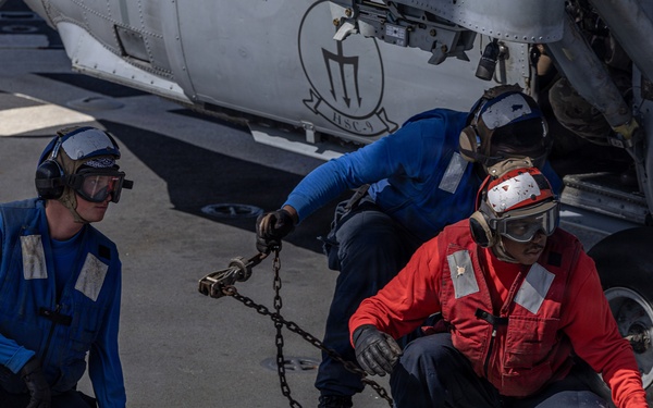 USS Mahan Conducts Flight Quarters