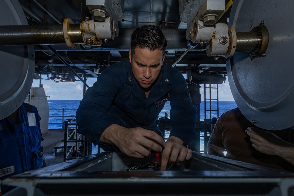 USS Gerald R. Ford (CVN 78) Sailors Stream Nixie