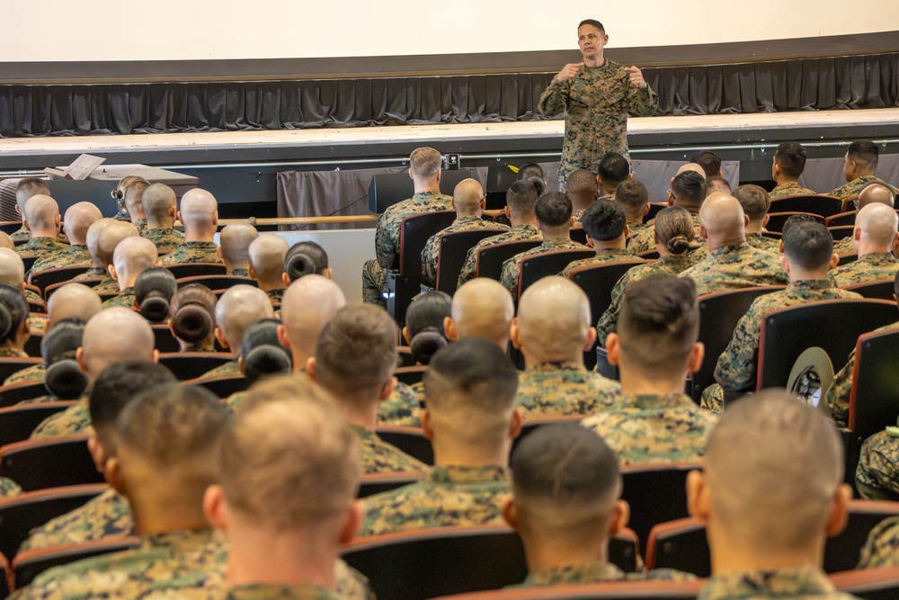 SMMC Ruiz visits MCRD San Diego