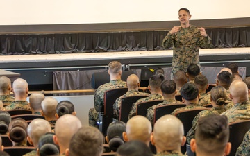 SMMC Ruiz visits MCRD San Diego