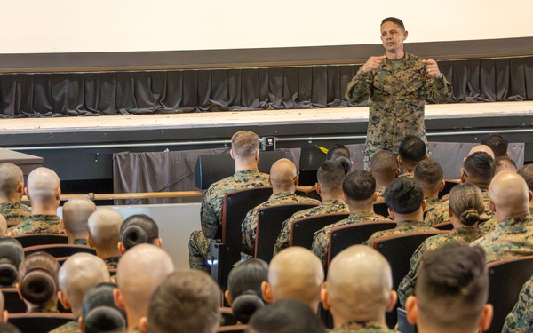 SMMC Ruiz visits MCRD San Diego