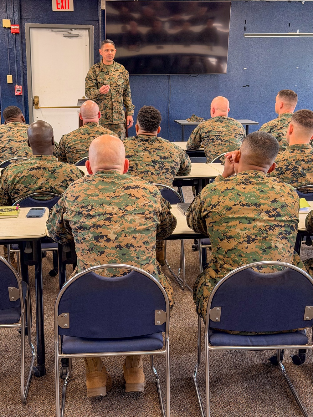 SMMC Ruiz visits MCRD San Diego