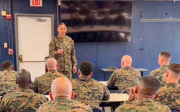 SMMC Ruiz visits MCRD San Diego
