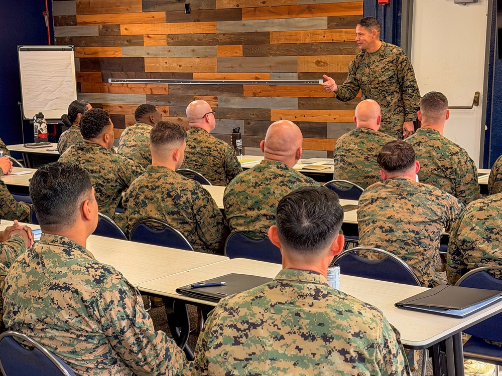 SMMC Ruiz visits MCRD San Diego