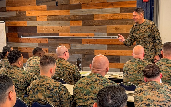 SMMC Ruiz visits MCRD San Diego