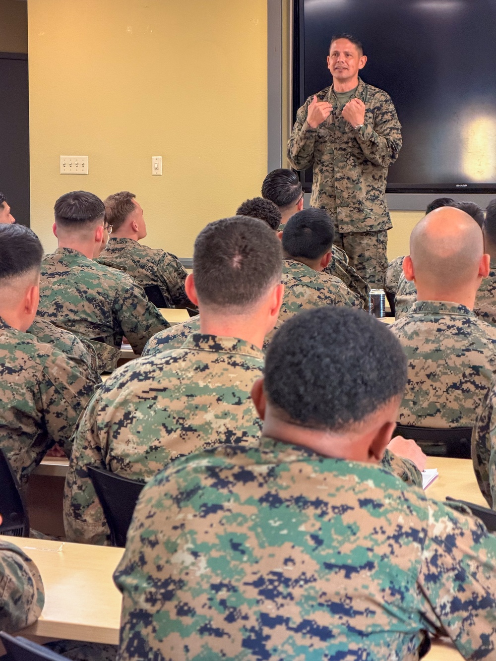 SMMC Ruiz visits MCRD San Diego