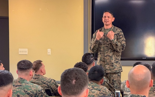 SMMC Ruiz visits MCRD San Diego