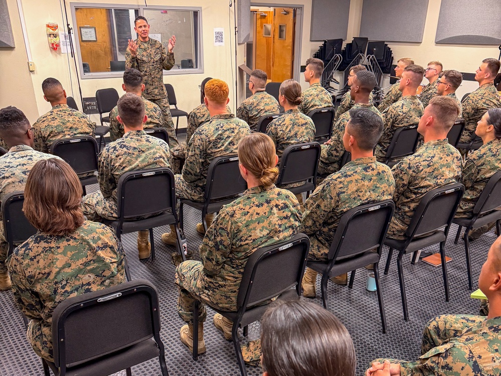 SMMC Ruiz visits MCRD San Diego