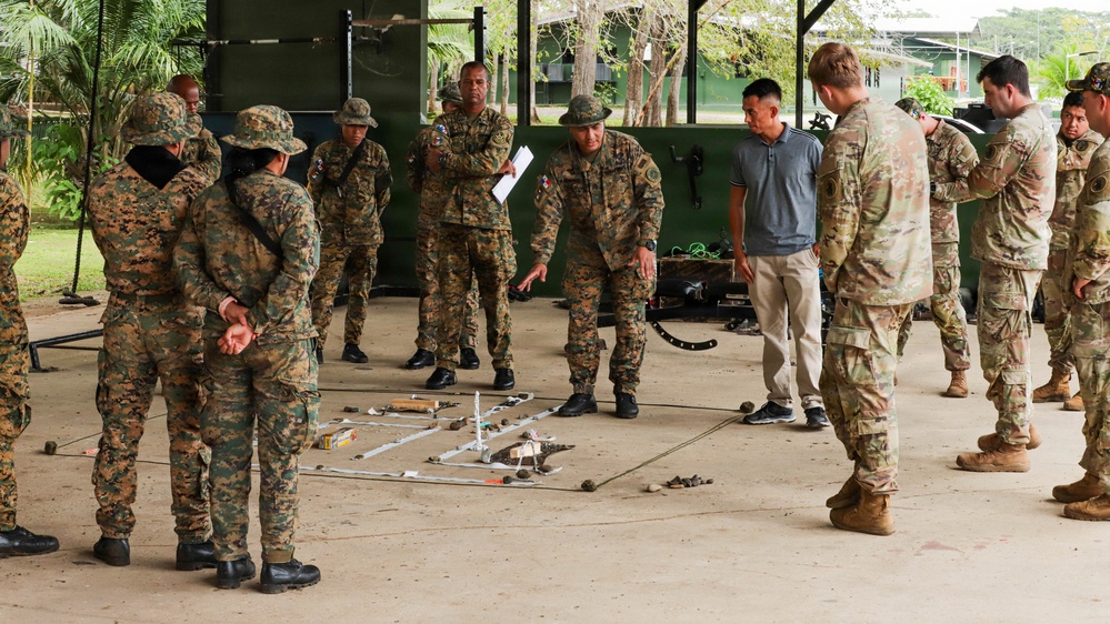 U.S. Army and Panama Security Services Strengthen Ties Through Joint Leadership Training