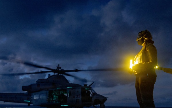 22nd MEU(SOC) | Flight Operations aboard the USS Fort Lauderdale