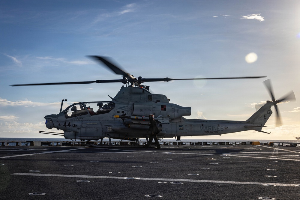 22nd MEU(SOC) | Flight Operations aboard the USS Fort Lauderdale