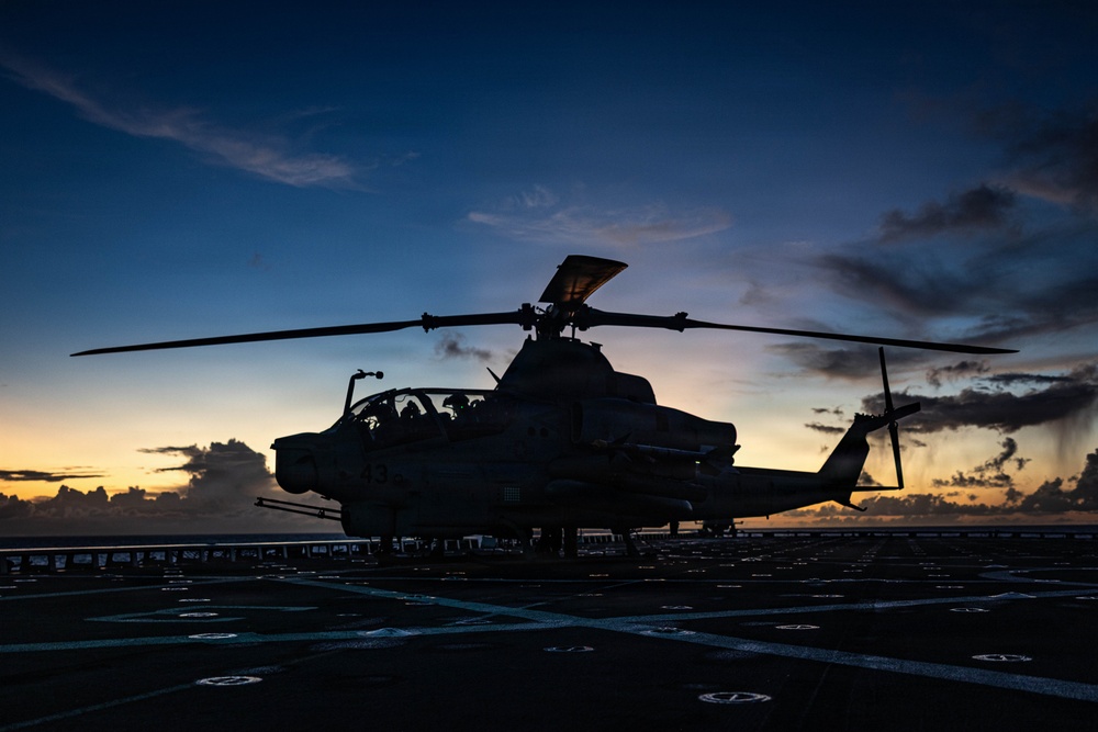 22nd MEU(SOC) | Flight Operations aboard the USS Fort Lauderdale