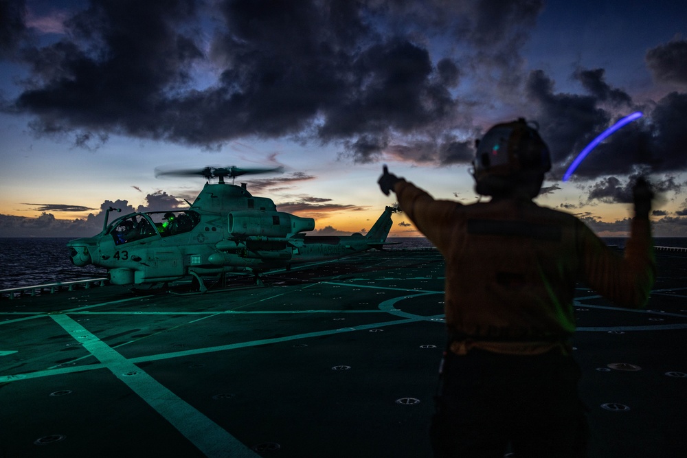 22nd MEU(SOC) | Flight Operations aboard the USS Fort Lauderdale