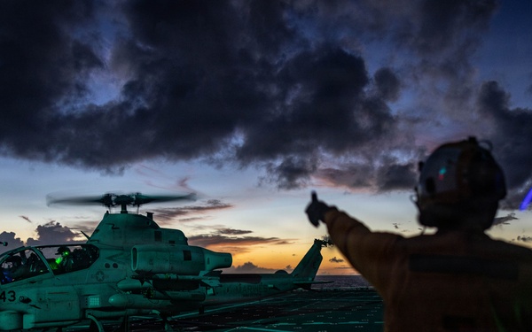 22nd MEU(SOC) | Flight Operations aboard the USS Fort Lauderdale