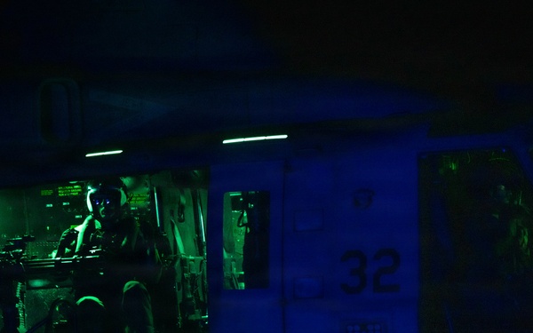 22nd MEU(SOC) | Flight Operations aboard the USS Fort Lauderdale