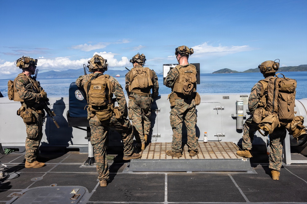 22nd MEU(SOC) | USS Fort Lauderdale Conducts Strait Transit Operations